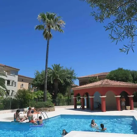 Le Clos L Pool & Balcony L Shellter