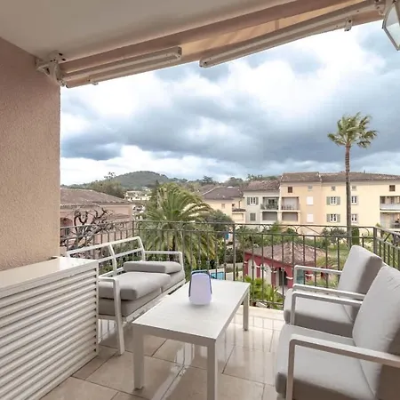 Le Clos L Pool & Balcony L Shellter Apartment
