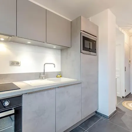 Apartment Le Clos L Pool & Balcony L Shellter