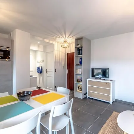 Le Clos L Pool & Balcony L Shellter 쎙뜨호뻬